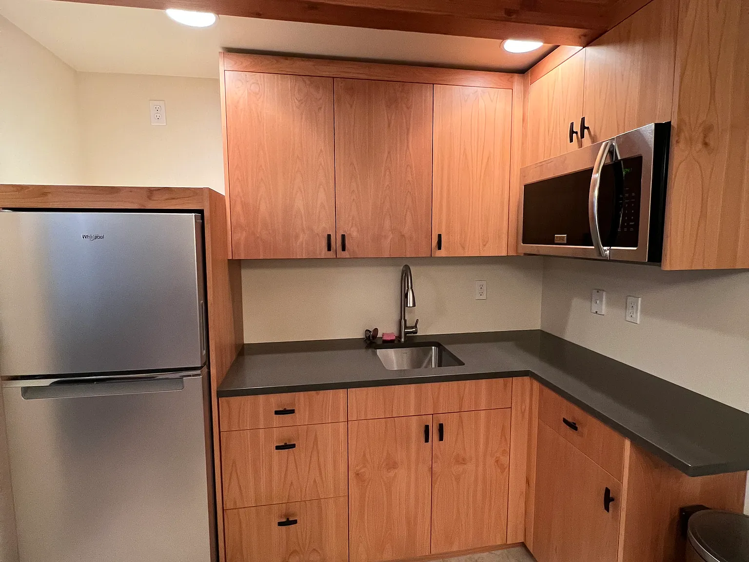 1 bed, 430 sqft, $1,900 — Photo 1