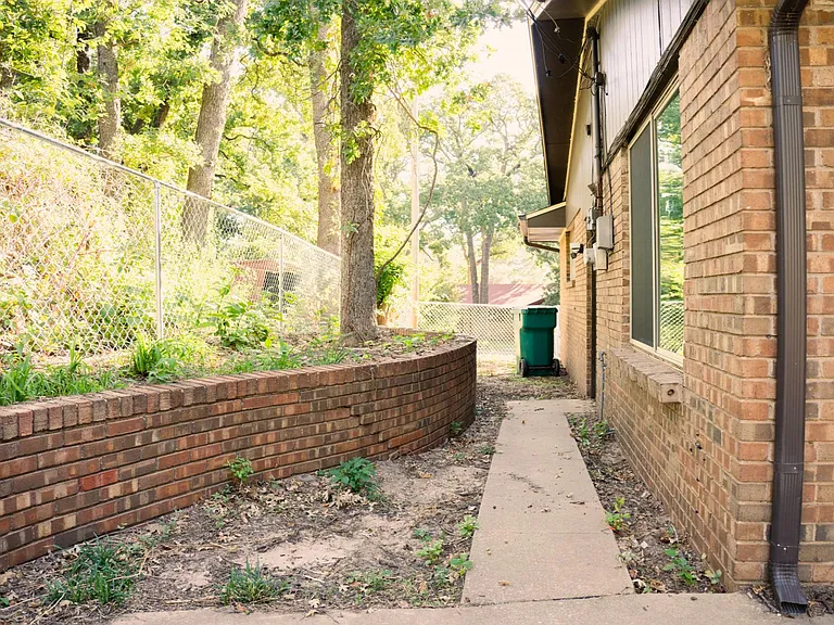 601 Skylark Dr — Photo 38