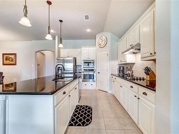 5th image of 3818 Hyde Park Dr