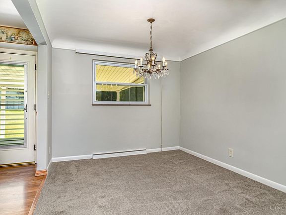4th image of 4977 Poinsettia Dr