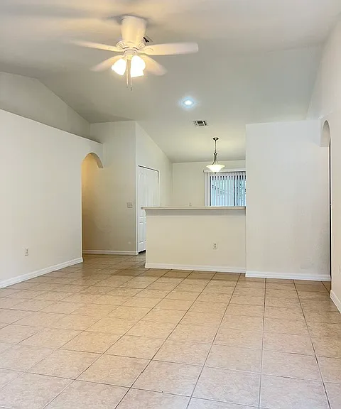 733 E Indiana Ave — Photo 5
