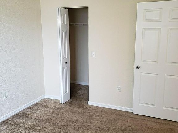 4th image of 1605 Belmont Ln