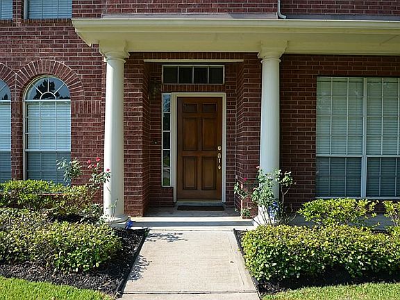 Front doorway inviting you inside.