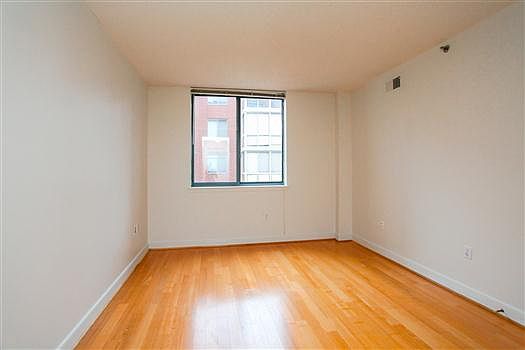 5th image of 1050 N Taylor St APT 509