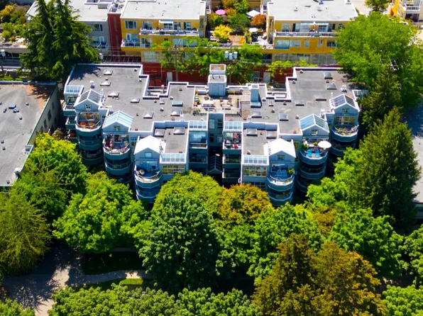 2250 W 3rd Ave #301, Vancouver, BC V6K 1L4