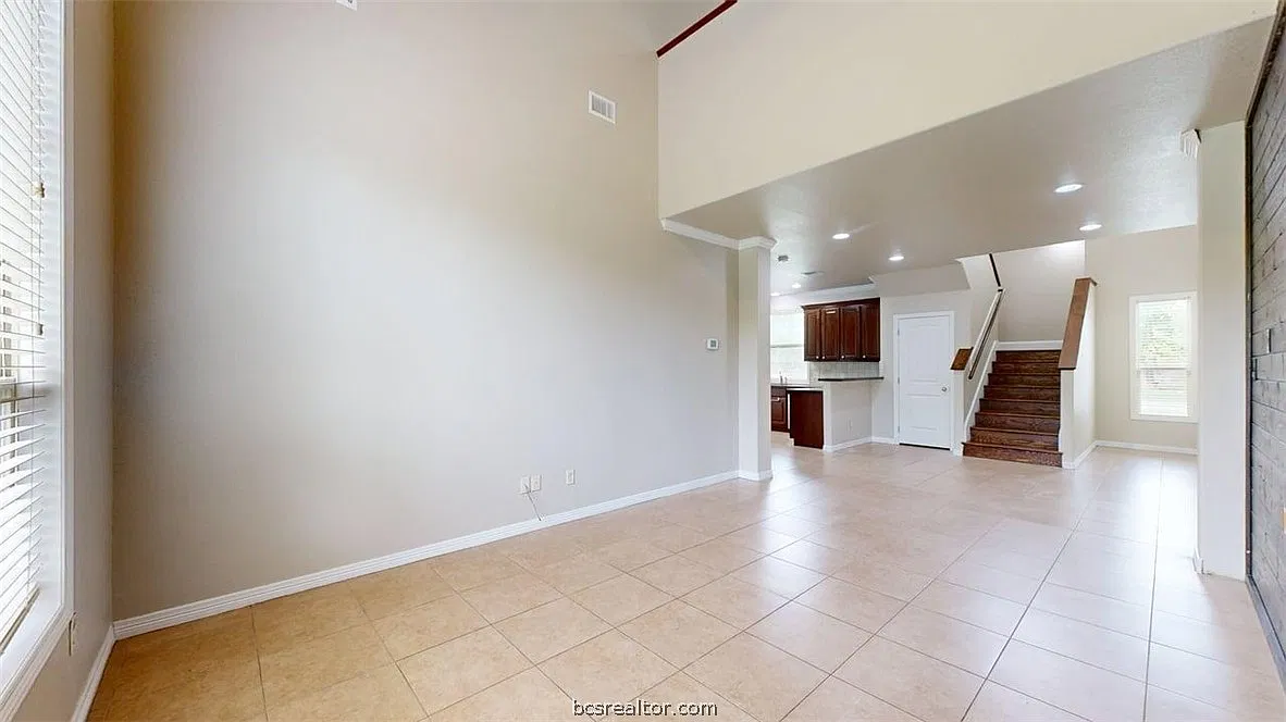 4 bed, 1852 sqft, $3,950 — Photo 2