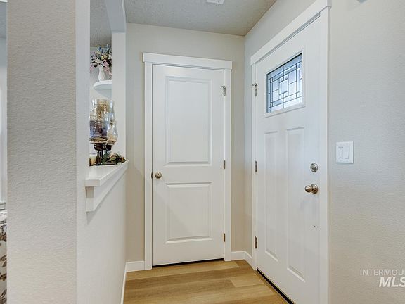 4th image of 10194 Longtail Dr