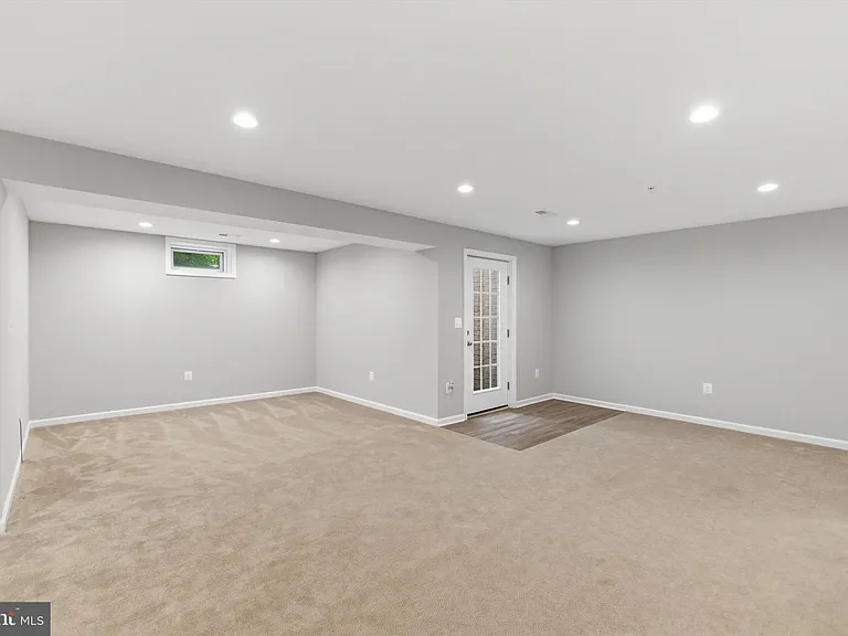 7585 Holly Ridge Dr — Photo 30