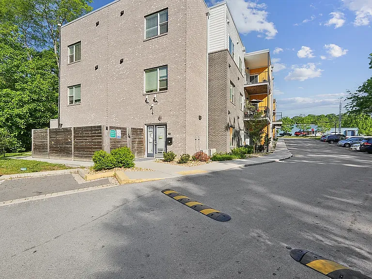 Burlington Commons — Photo 13