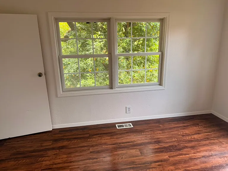 254 Redwood Rd — Photo 3
