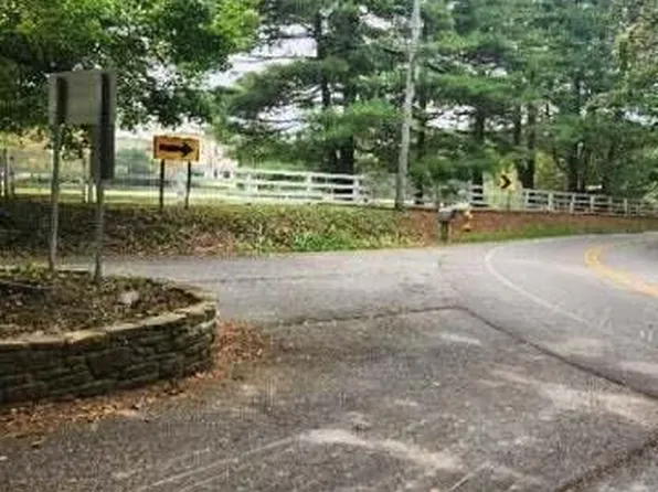 8 Wolf Pen Ln, Prospect, KY 40059