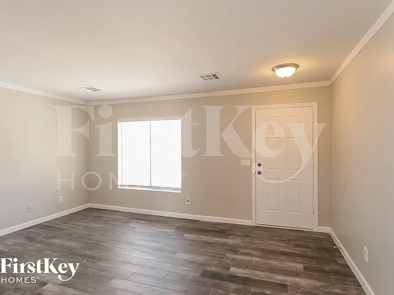 28590 N Obsidian Dr — Photo 3