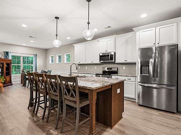 3rd image of 235 Meadowlark Dr