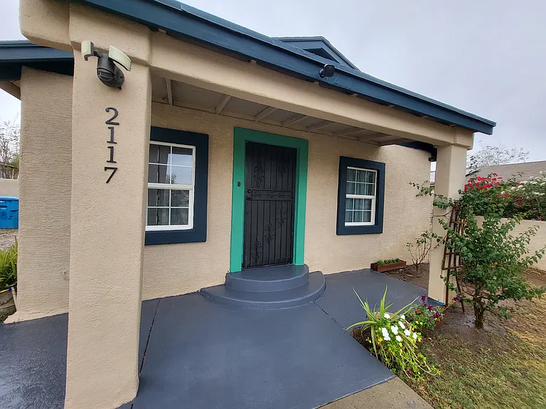 2117 W Hadley St — Photo 4