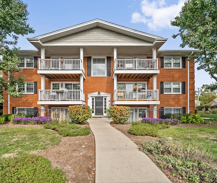 2 bed, 780 sqft, $2,200 — Photo 1