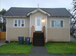 813 4th St, Cosmopolis, WA 98537