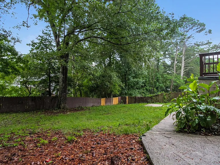 509 Ardmore Ln — Photo 15