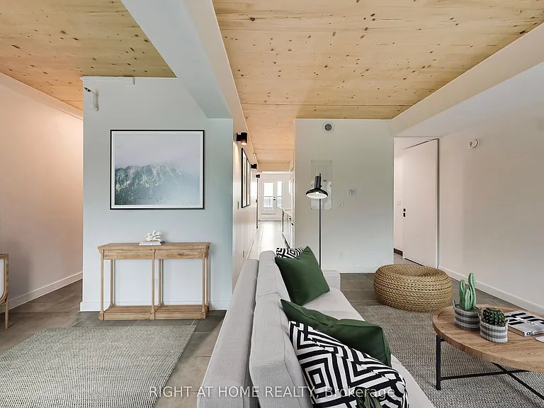 1602 Queen St E #PENTHOUSE — Photo 8