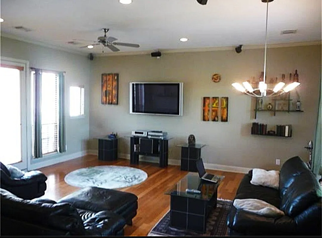 3 bed, 2.5 bath, 1592 sqft, $2,550 — Photo 2