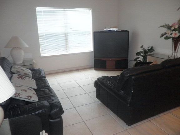 2nd image of 107 E Bahama St Unit 8