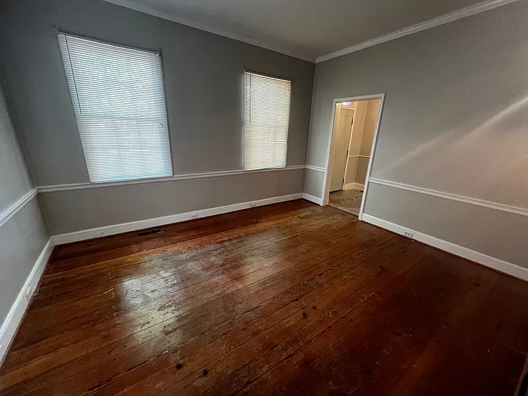 1022 Henderson St — Photo 4