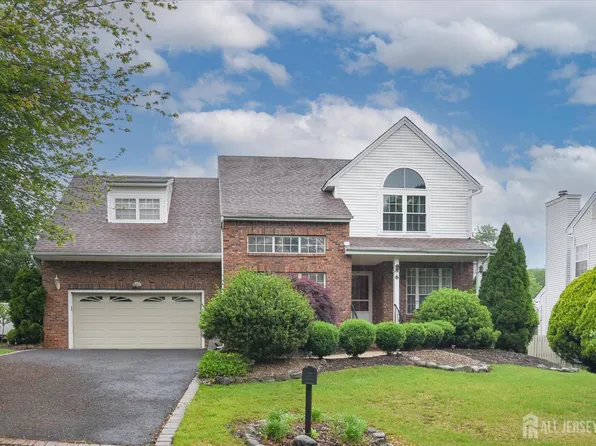 6 Thrush Ct, Old Bridge, NJ 08857