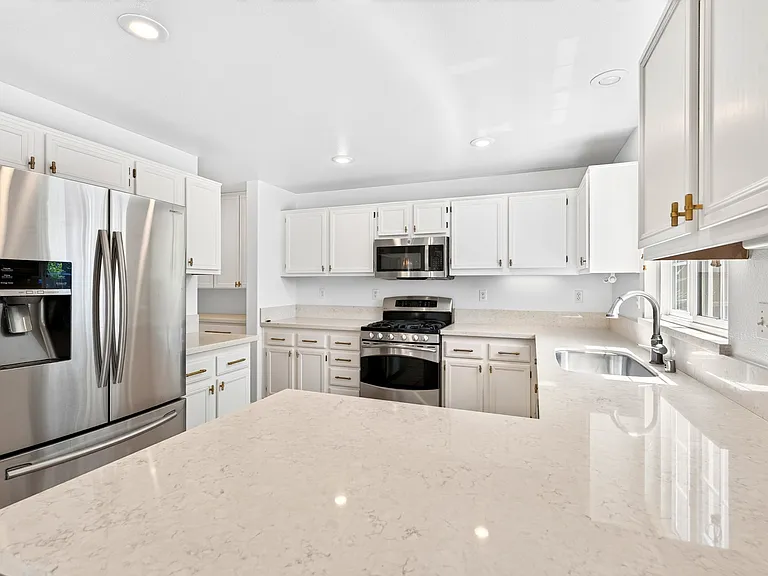 42028 Dunes Ct — Photo 12