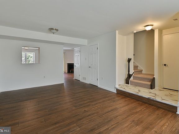 5th image of 2205 Ash Grove Rd