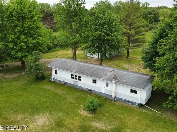 5665 Dove Rd, Kimball, MI 48074