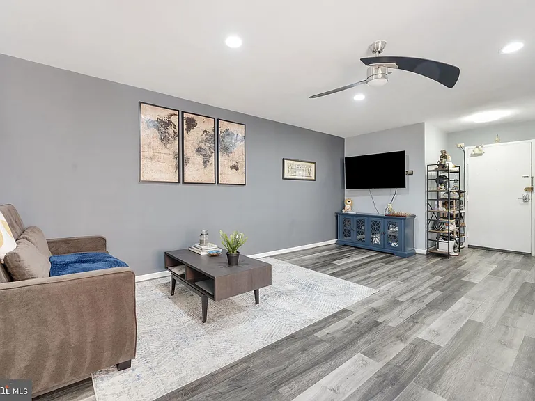 5112 Macarthur Blvd NW #209 — Photo 5