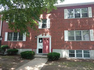 7 Lake Shore Ct APT 4, Brighton, MA 02135