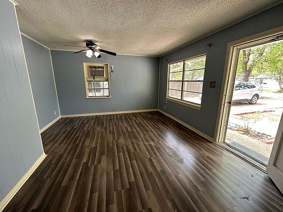 2nd image of 2735 Parkridge St
