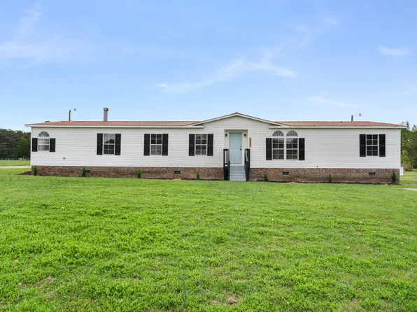 2048 Towncrier Dr, Kinston, NC 28504