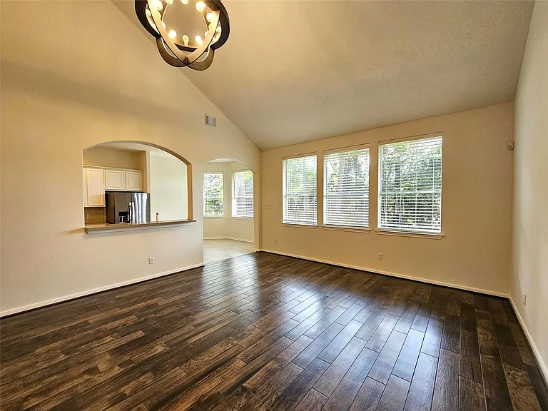 98 W Knightsbridge Dr — Photo 6