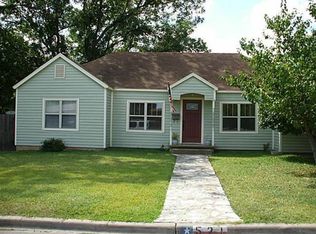 521 W Bluff St, Granbury, TX 76048
