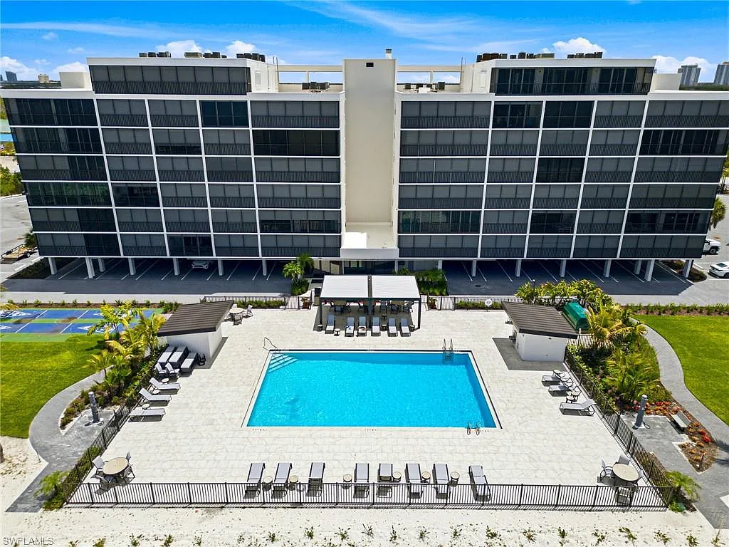 1 bed, 1.0 bath, 700 sqft, $8,500 — Photo 2