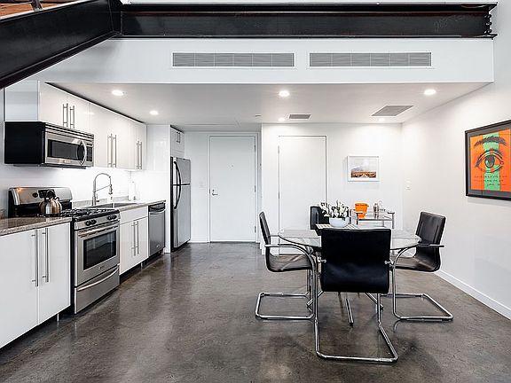 4th image of 1011 N Orange Grove Ave APT 4