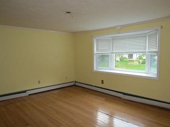 5th image of 109 Rockland St