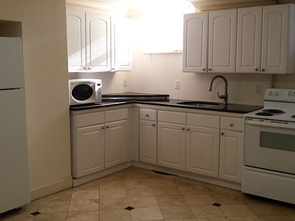 4th image of 704 S Washington Sq #0