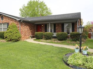 426 Whiteheath Ln, Douglass Hills, KY 40243