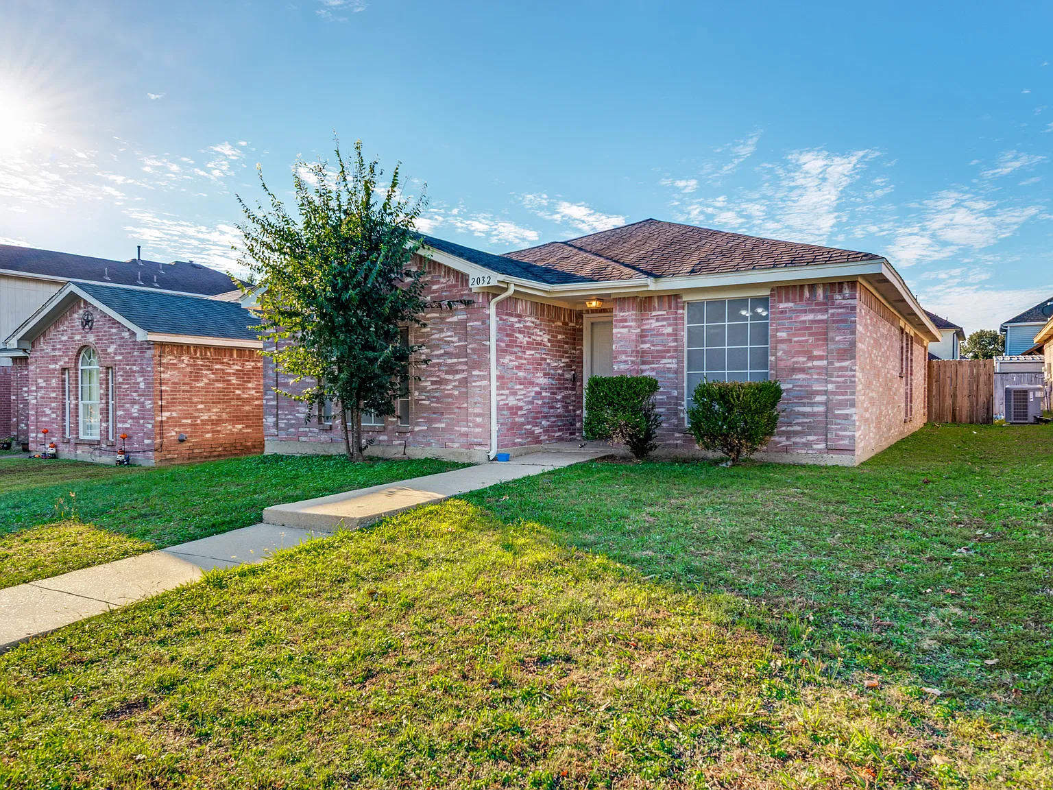 3 bed, 1439 sqft, $1,950 — Photo 1