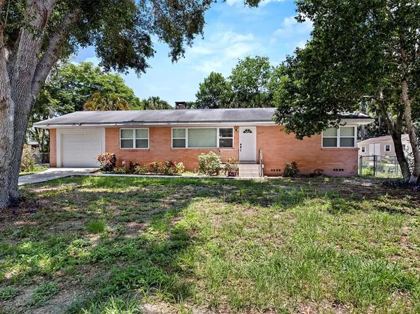 30618 Orange Dr, Leesburg, FL 34748
