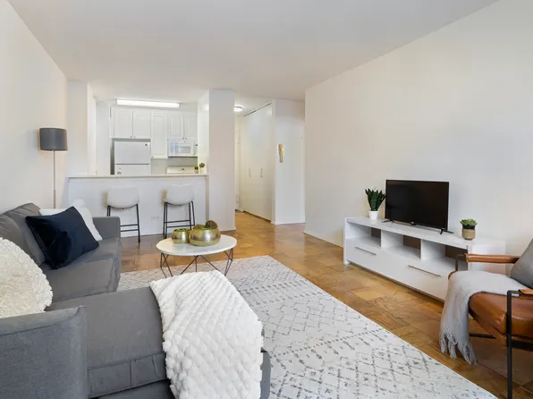 230 West 55th Street image 2 of 12