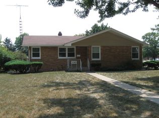 330 Hillside Pl, North Aurora, IL 60542