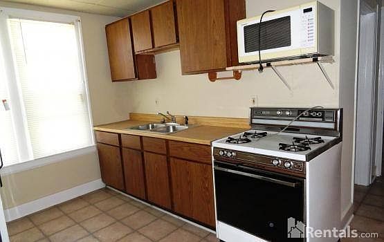 4th image of 258 1/2 Cass Ave