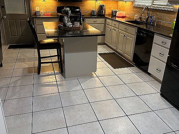5th image of 104 W Wareingwood Dr