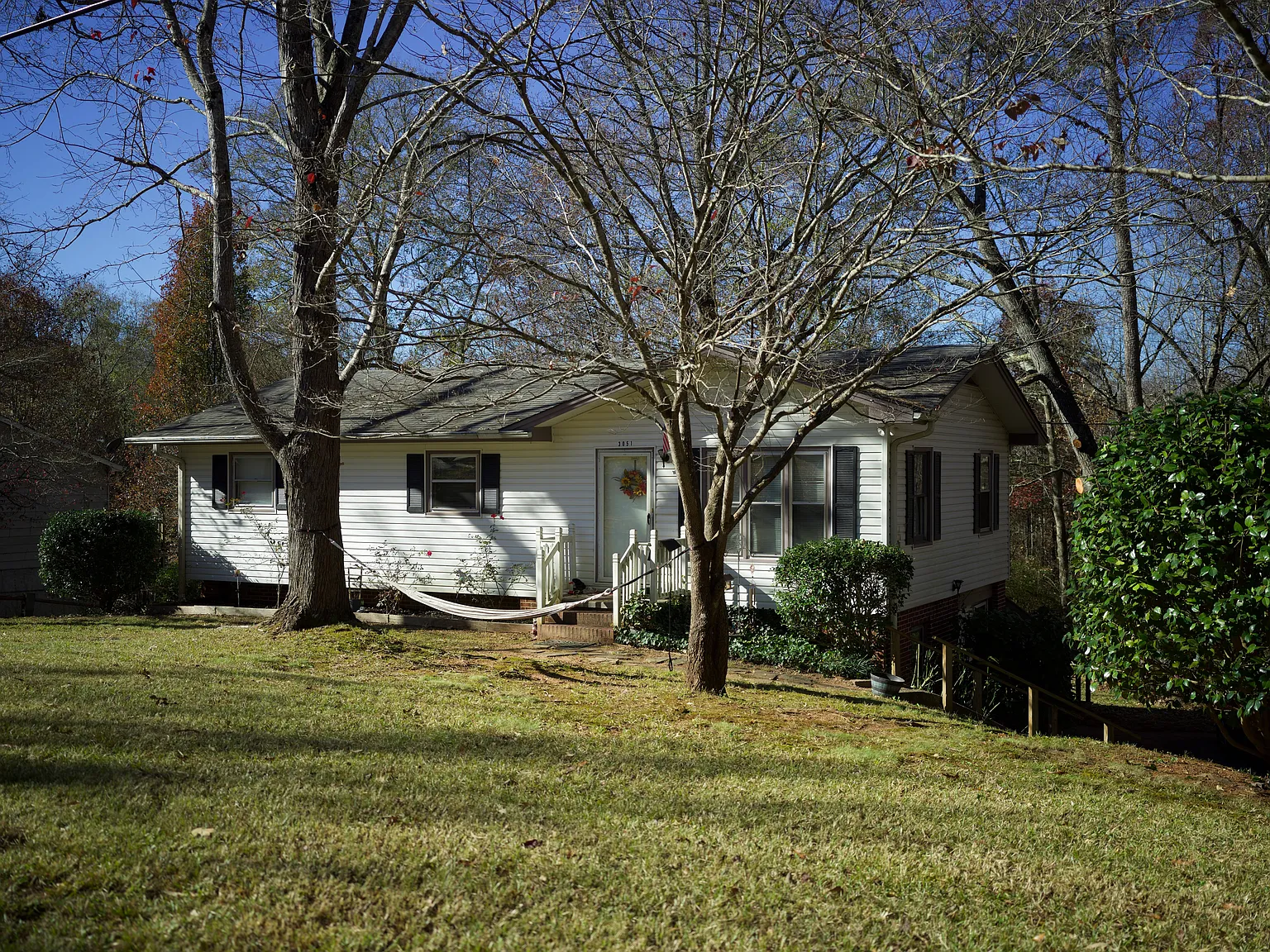 5 bed, 2160 sqft, $2,200 — Photo 1
