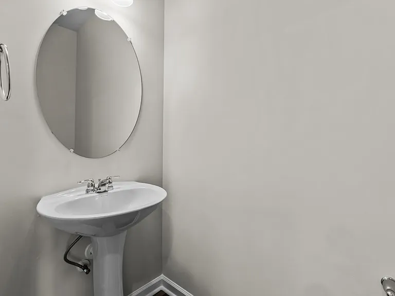 5104 Anamosa St — Photo 11