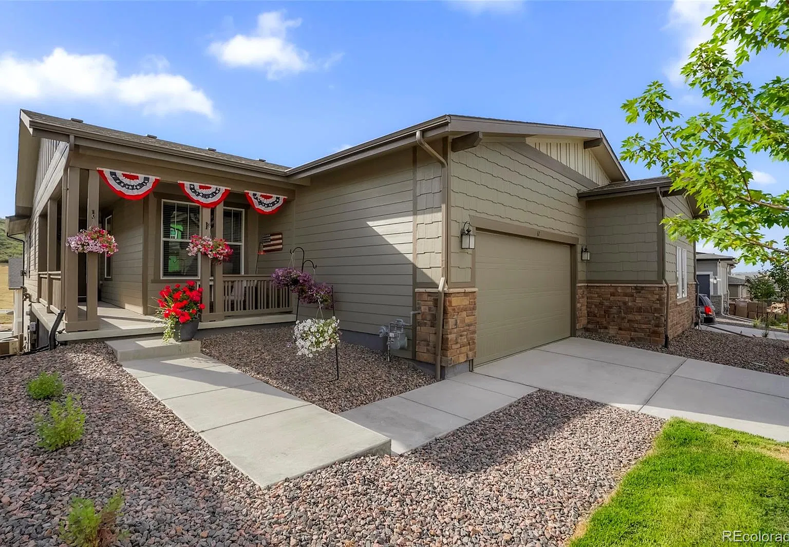 5 bed, 3.0 bath, 2822 sqft, $3,400 — Photo 2