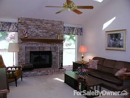 3rd image of 1721 Pheasant Run Dr